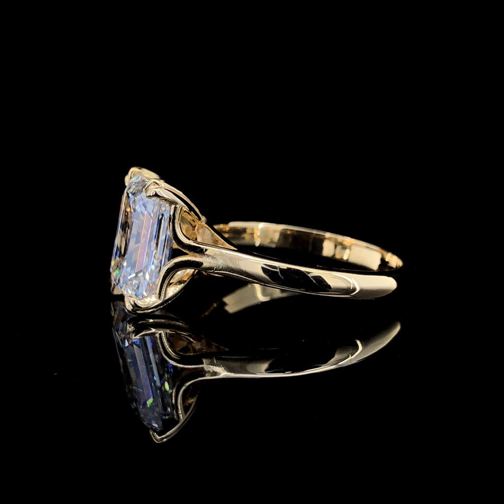 EMERALD DIAMOND RING